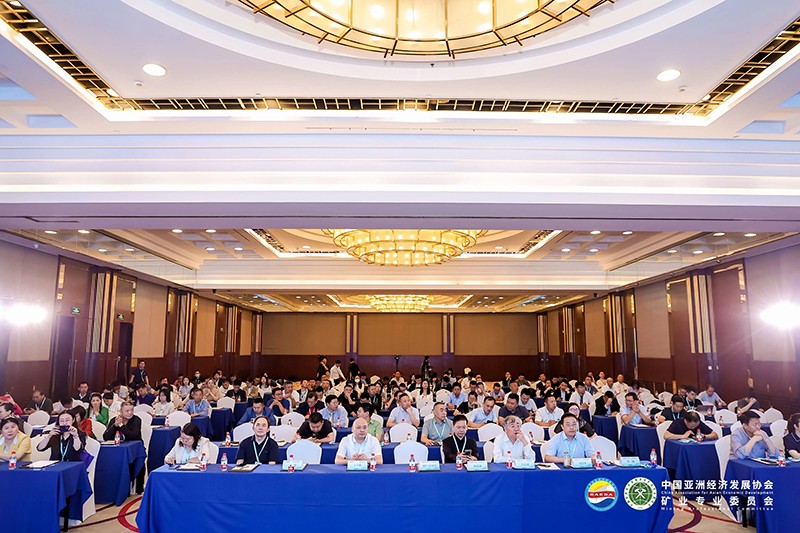 667910114d535.jpg 矿权对接交流会现场图.jpg